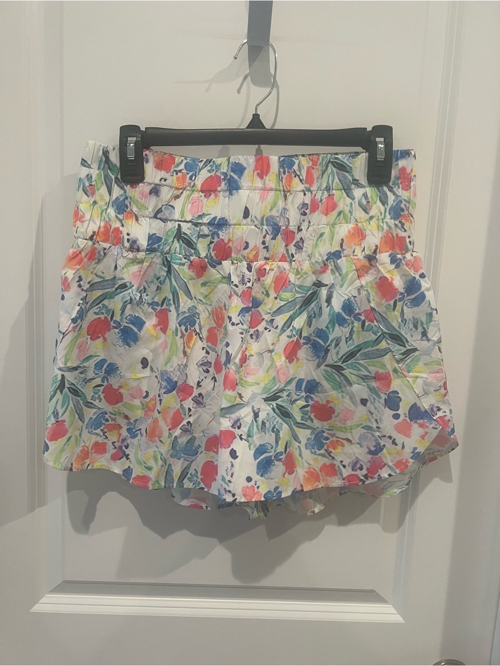 TCEC shorts with Multicolor Watercolor Floral Print size large